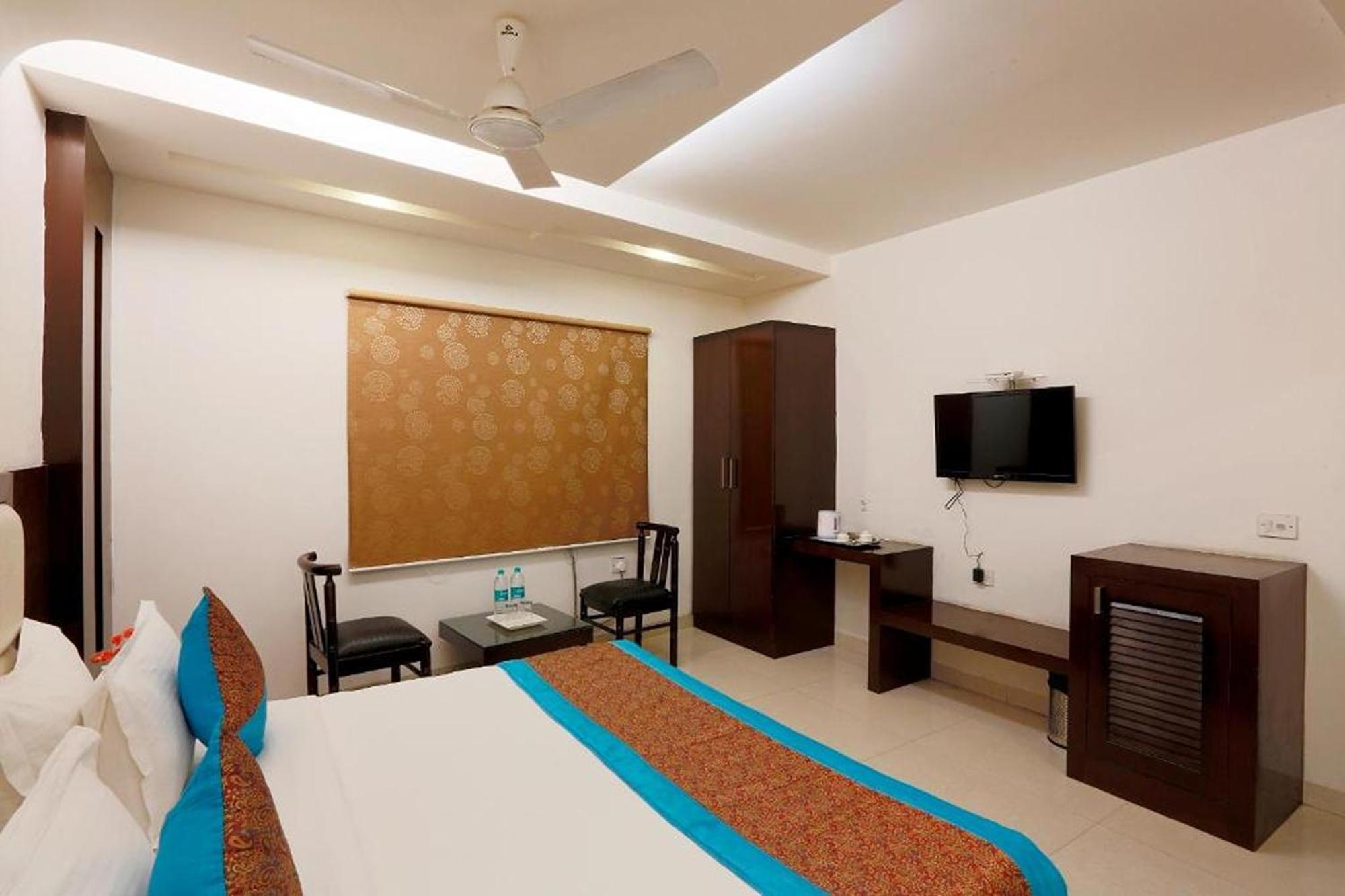 Anand Lok Hotel New Delhi